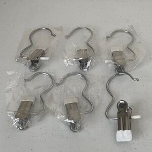 ‼️final must bundle‼️Hanging Clips (NWOT)